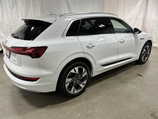 2022 Audi e-tron Premium