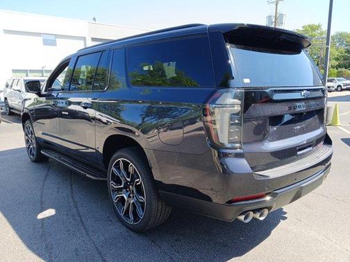 2025 Chevrolet Suburban RST