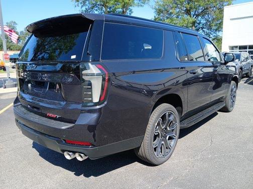 2025 Chevrolet Suburban RST