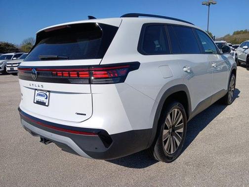 Opal White Pearl 2027 Volkswagen Atlas SE w/Technology