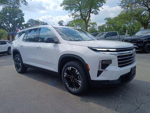 Summit White 2027 Chevrolet Traverse LT