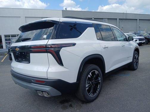 Summit White 2027 Chevrolet Traverse LT