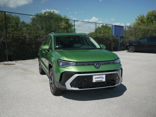 Bright Moss Green 2025 Volkswagen Taos 1.5T SEL