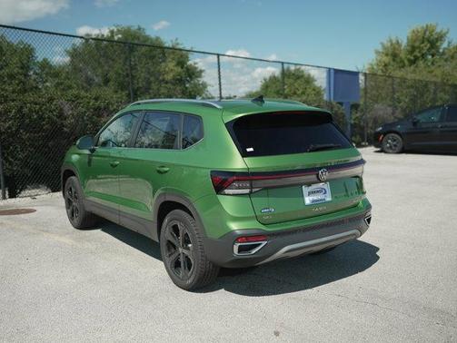 Bright Moss Green 2025 Volkswagen Taos 1.5T SEL
