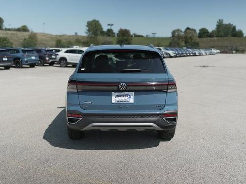 2025 Volkswagen Tiguan 2.0T SE