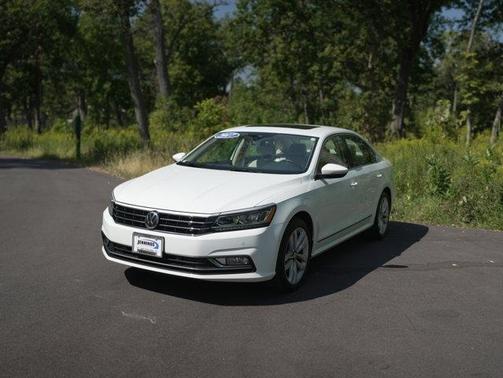 2017 Volkswagen Passat 1.8T SEL Premium