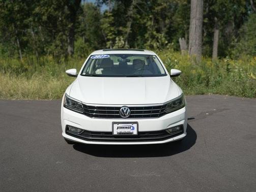 2017 Volkswagen Passat 1.8T SEL Premium