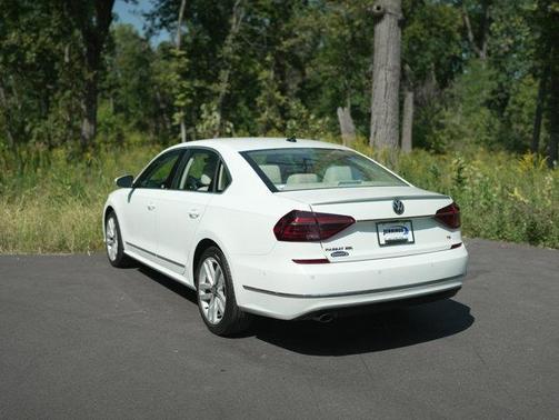 2017 Volkswagen Passat 1.8T SEL Premium
