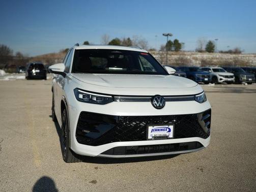 2026 Volkswagen Tiguan 2.0T SEL