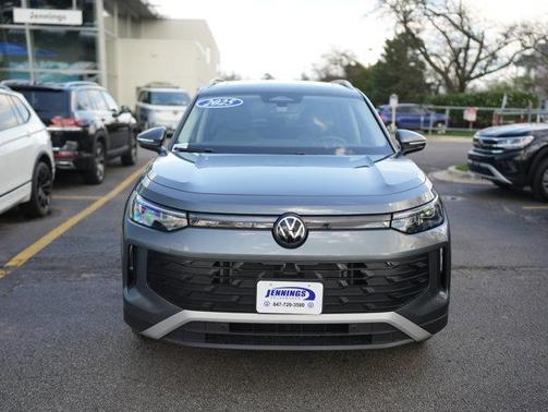 Platinum Gray Metallic 2025 Volkswagen Tiguan 2.0T SE