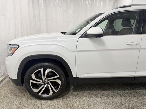 Pure White 2021 Volkswagen Atlas 3.6 V6 SEL Premium