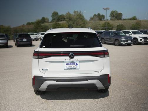 2025 Volkswagen Tiguan 2.0T SE