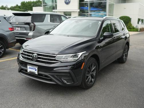 Deep Black Pearl Effect 2023 Volkswagen Tiguan 2.0T SE
