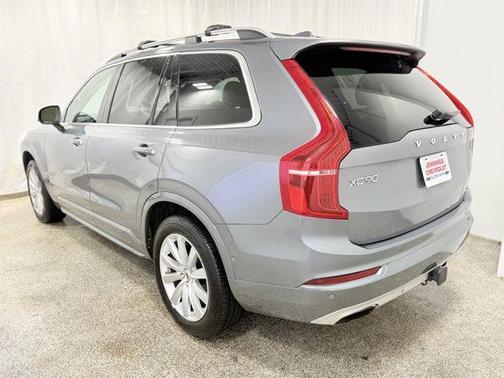 2017 Volvo XC90 T6 Momentum