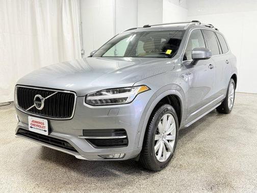 2017 Volvo XC90 T6 Momentum