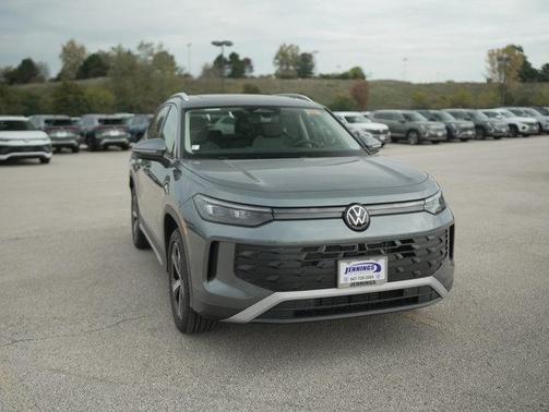 2025 Volkswagen Tiguan 2.0T SE