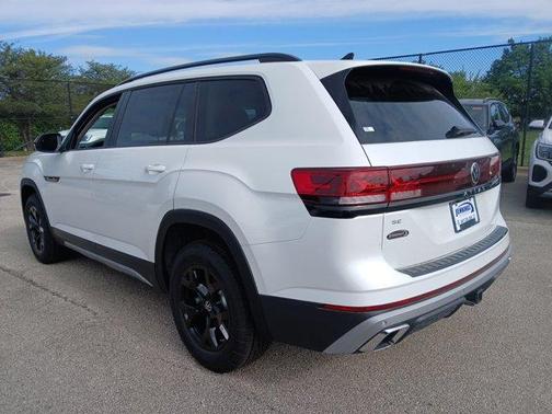 Opal White Pearl 2026 Volkswagen Atlas 2.0T Peak Edition