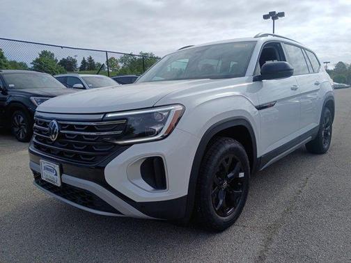 Opal White Pearl 2026 Volkswagen Atlas 2.0T Peak Edition