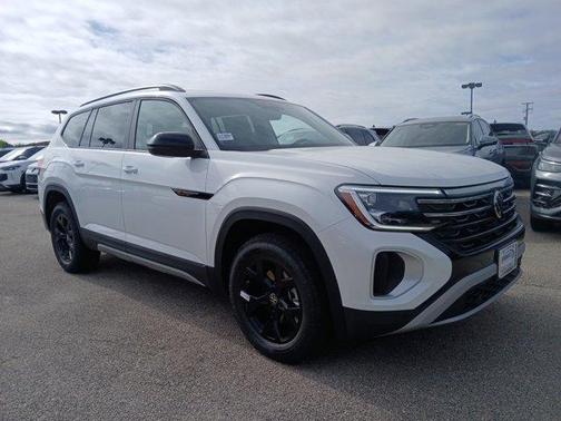 Opal White Pearl 2026 Volkswagen Atlas 2.0T Peak Edition