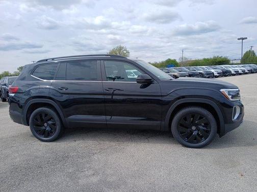 Deep Black Pearl 2026 Volkswagen Atlas 2.0T SE W/TECHNOLOGY
