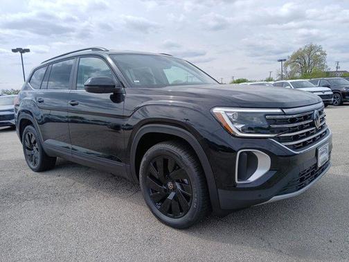 Deep Black Pearl 2026 Volkswagen Atlas 2.0T SE W/TECHNOLOGY