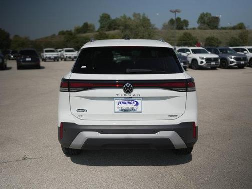 2025 Volkswagen Tiguan 2.0T SE