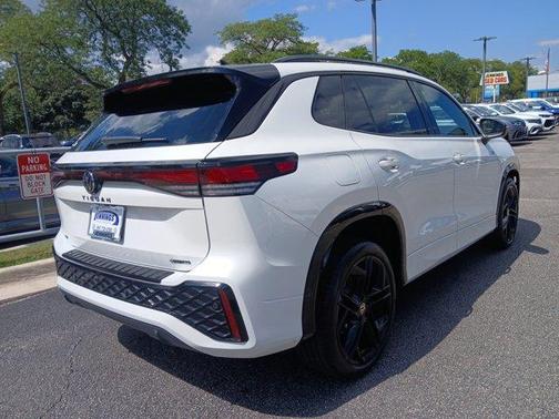 Opal White Pearl Effect 2025 Volkswagen Tiguan 2.0T SE R-Line Black