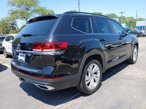 Deep Black Pearl Effect 2023 Volkswagen Atlas 3.6L SE w/Technology