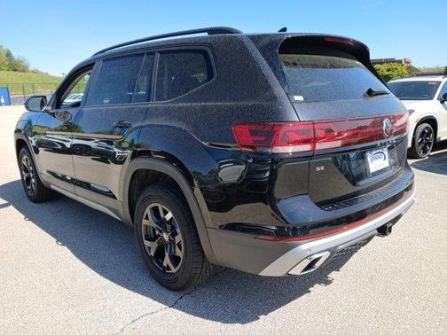 Deep Black Pearl 2026 Volkswagen Atlas 2.0T Peak Edition
