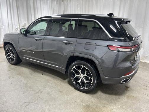2022 Jeep Grand Cherokee Summit