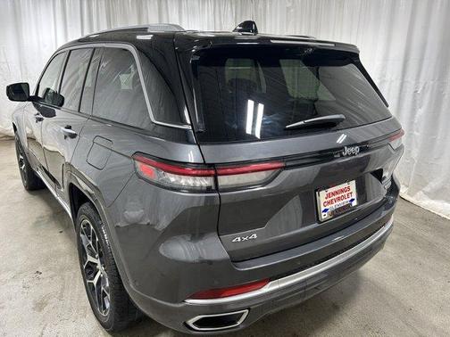 2022 Jeep Grand Cherokee Summit