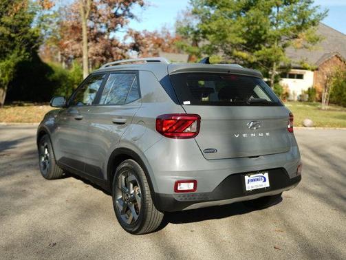 2022 Hyundai VENUE SEL