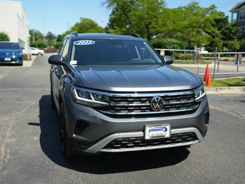Platinum Gray Metallic 2023 Volkswagen Atlas 3.6L SE w/Technology