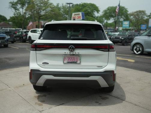 2025 Volkswagen Tiguan 2.0T SE