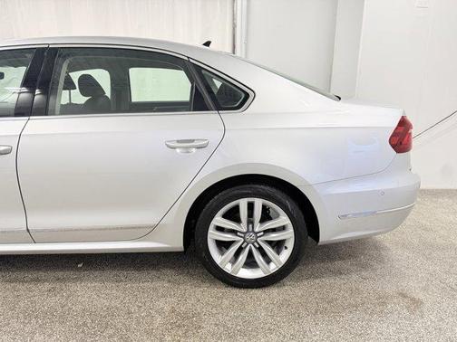 2017 Volkswagen Passat V6 SEL Premium