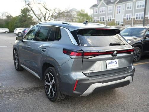 Platinum Gray Metallic 2025 Volkswagen Tiguan 2.0T SE