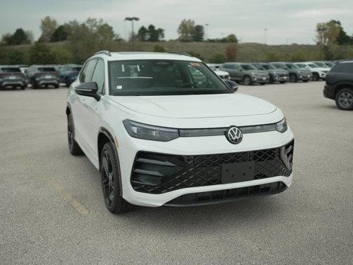 2025 Volkswagen Tiguan 2.0T SE R-Line Black