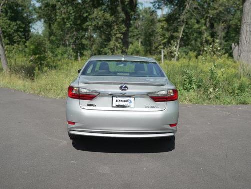 2018 Lexus ES 300h Base