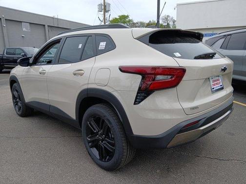 White Sand 2026 Chevrolet Trax ACTIV