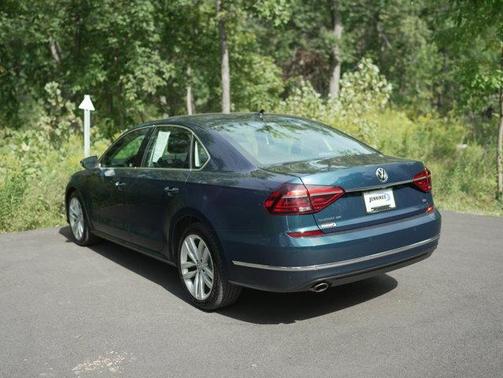 2018 Volkswagen Passat 2.0T SE w/ Technology