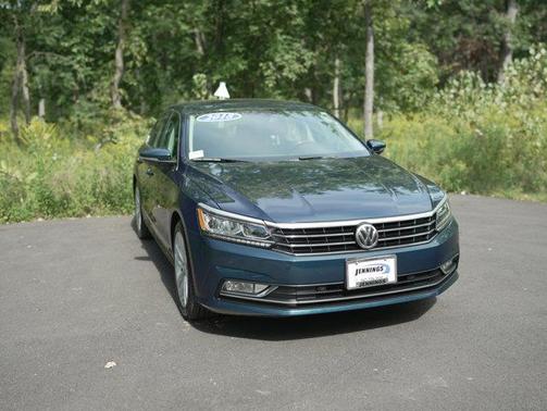 2018 Volkswagen Passat 2.0T SE w/ Technology