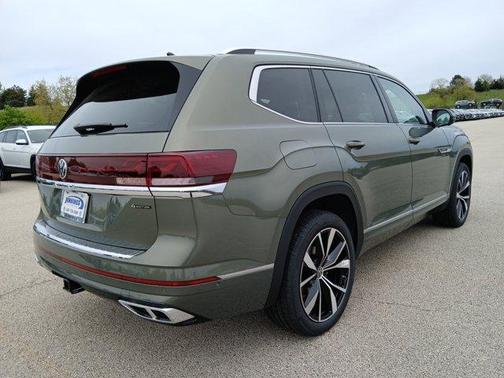 Avocado Green Pearl 2026 Volkswagen Atlas 2.0T SEL Premium R-Line