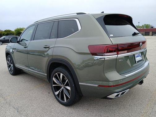 Avocado Green Pearl 2026 Volkswagen Atlas 2.0T SEL Premium R-Line