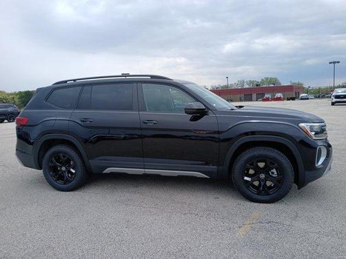 Deep Black Pearl 2026 Volkswagen Atlas 2.0T Peak Edition