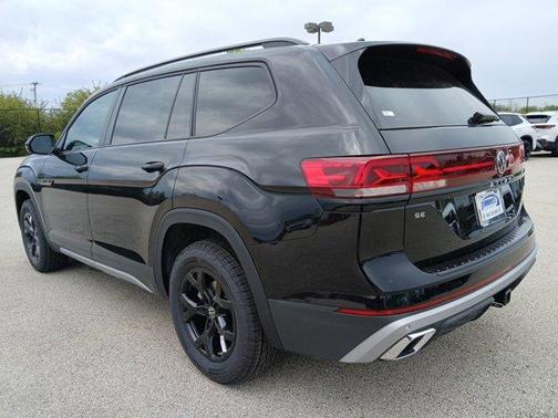 Deep Black Pearl 2026 Volkswagen Atlas 2.0T Peak Edition