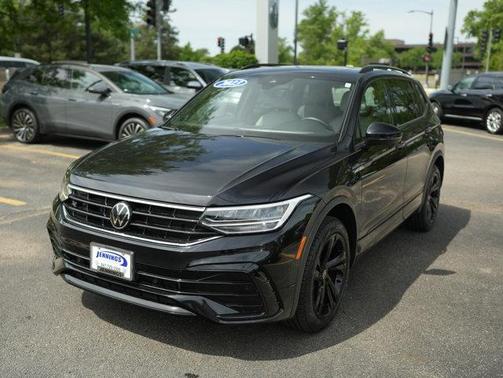 Deep Black Pearl Effect 2023 Volkswagen Tiguan 2.0T SE R-Line Black