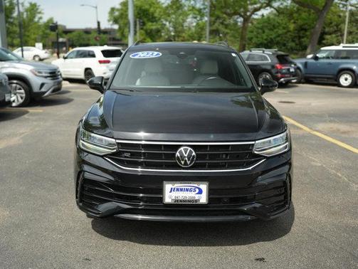 Deep Black Pearl Effect 2023 Volkswagen Tiguan 2.0T SE R-Line Black
