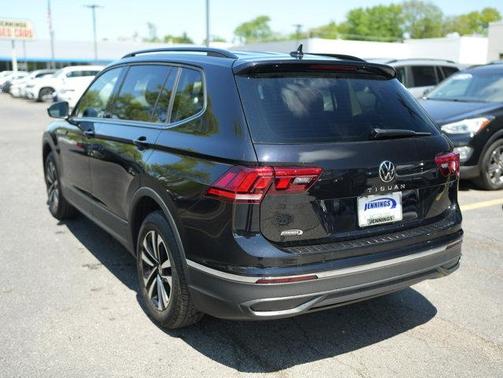 Deep Black Pearl Effect 2023 Volkswagen Tiguan 2.0T S