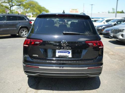 Deep Black Pearl Effect 2023 Volkswagen Tiguan 2.0T S