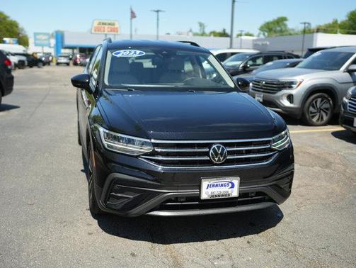 Deep Black Pearl Effect 2023 Volkswagen Tiguan 2.0T S